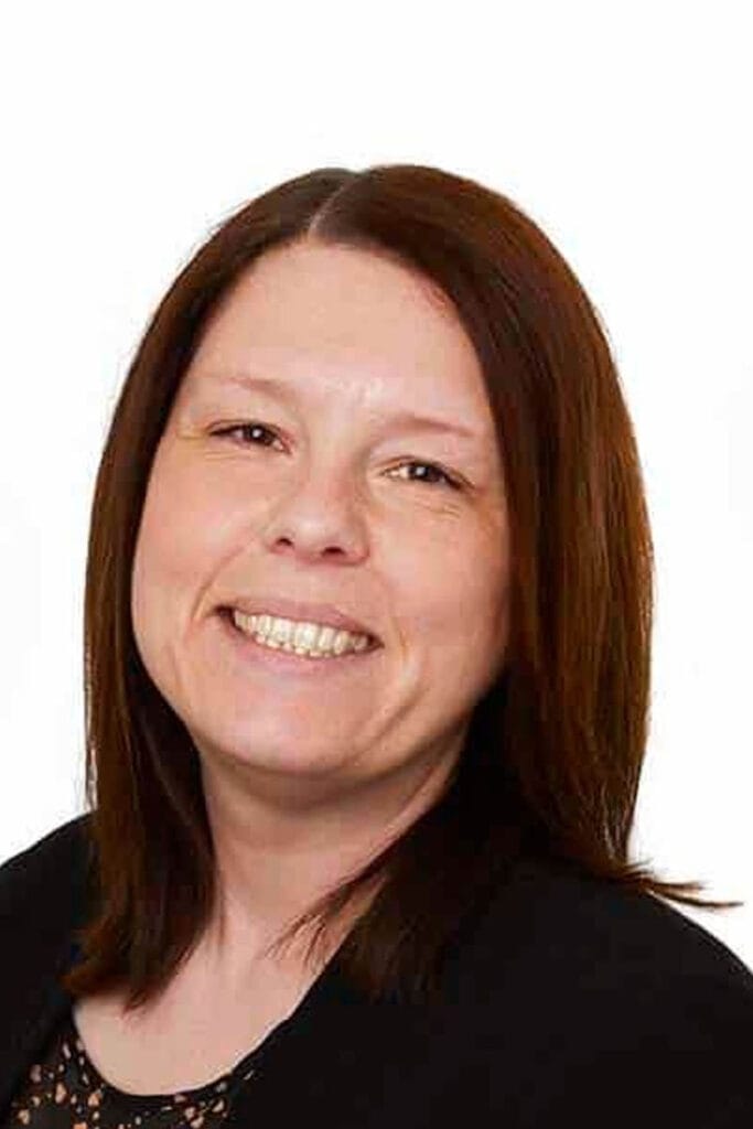 lindsay bell headshot