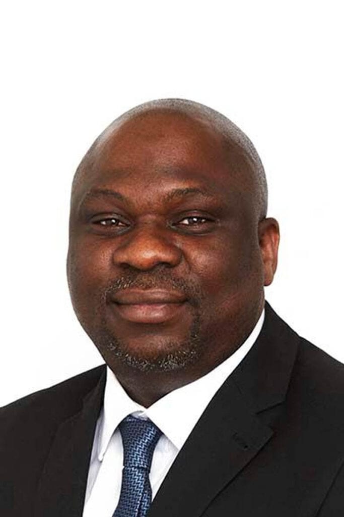 olaolu awosanya headshot